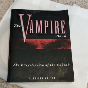 The Vampire Book Tge Encyclppedia Of The Undead J. Gordon Melton Paperbook 1994